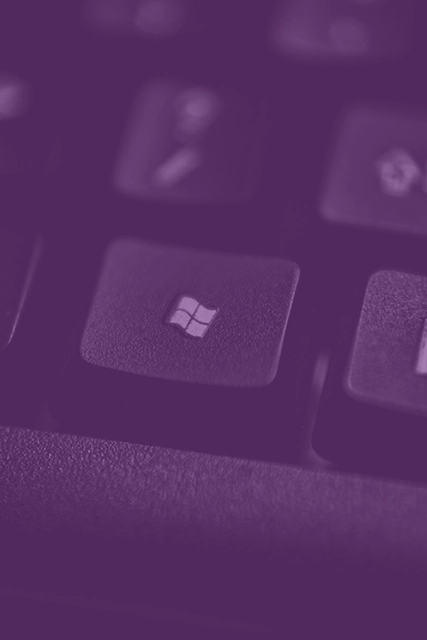 Windows-näppäin tietokoneen näppäimistöllä kuvaamassa Microsoft 365 -ympäristön tietoturvaa